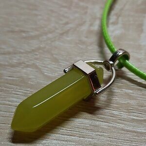NWOT Fashion Necklace Green Crystal Pendant Jewelry #38